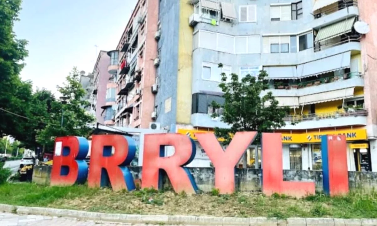 Shtepi ne shitje Apartament ne Tirane, 2+1, Mobilimi E mobiluar, Pagesa 190,000  Euro.