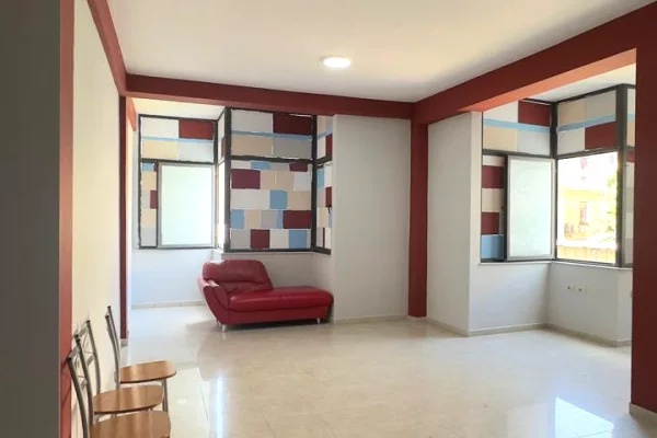Ambient biznesi me qera 3+1 ne Tirane - 950 Euro
