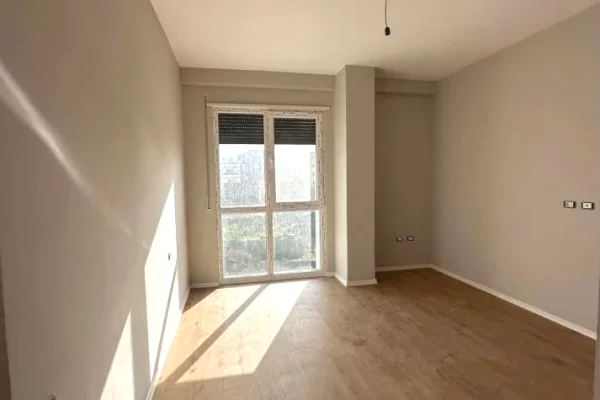 Shtepi me qera Apartament ne Tirane, 2+1, Mobilimi Pjeserisht e mobiluar, Pagesa 450  Euro.