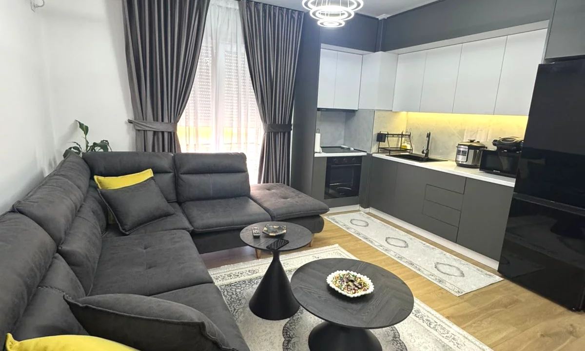 Shtepi ne shitje Apartament ne Tirane, 1+1, Mobilimi E mobiluar, Pagesa 120,000  Euro.
