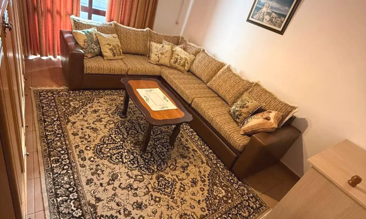 Shtepi me qera Apartament ne Tirane, 1+1, Mobilimi E mobiluar, Pagesa 50,000  Leke.