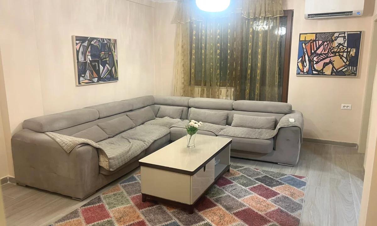 Shtepi ne shitje Apartament ne Tirane, 1+1, Mobilimi E mobiluar, Pagesa 250,000  Euro.