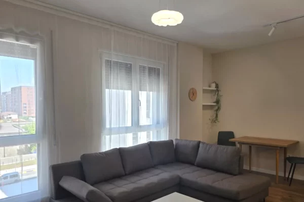 Shtepi me qera 1+1 ne Tirane - 53,000 Leke