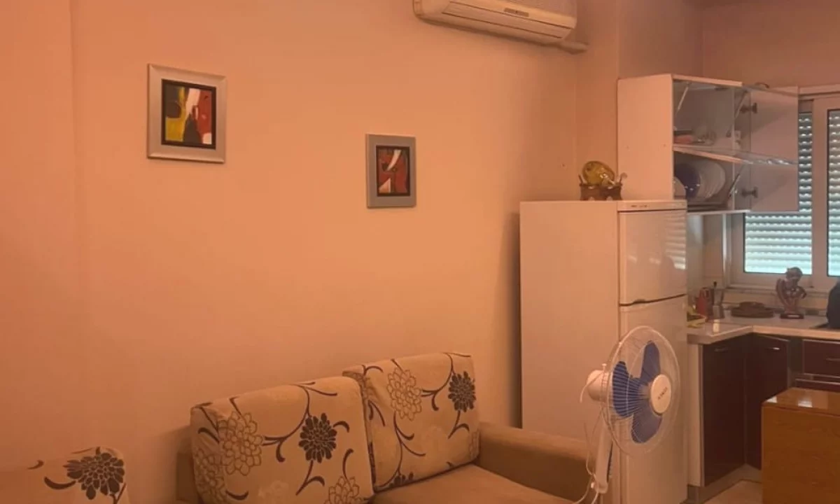 Shtepi ne shitje Apartament ne Tirane, 3+1, Mobilimi E mobiluar, Pagesa 152,000  Euro.