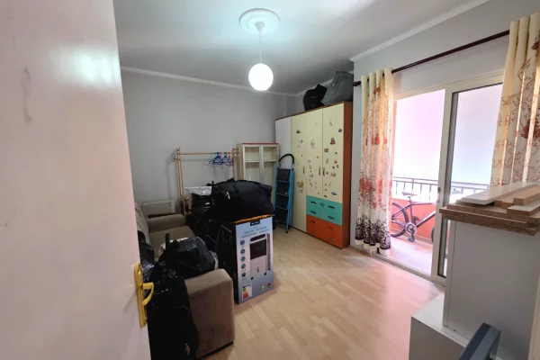 Shtepi ne shitje Apartament ne Tirane, 3+1, Mobilimi E mobiluar, Pagesa 152,000  Euro.