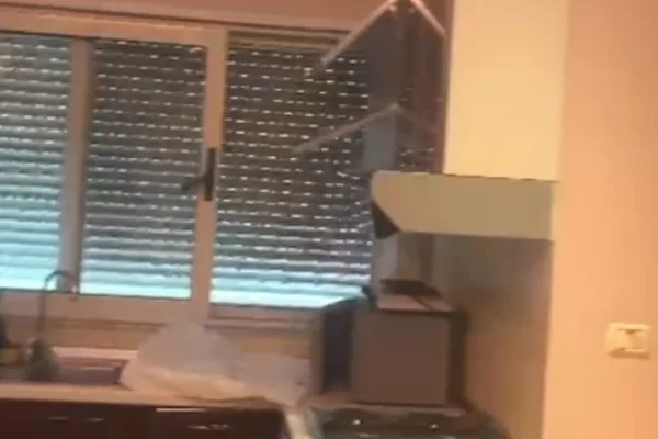 Shtepi ne shitje Apartament ne Tirane, 3+1, Mobilimi E mobiluar, Pagesa 152,000  Euro.