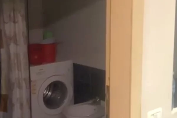 Shtepi ne shitje Apartament ne Tirane, 3+1, Mobilimi E mobiluar, Pagesa 152,000  Euro.