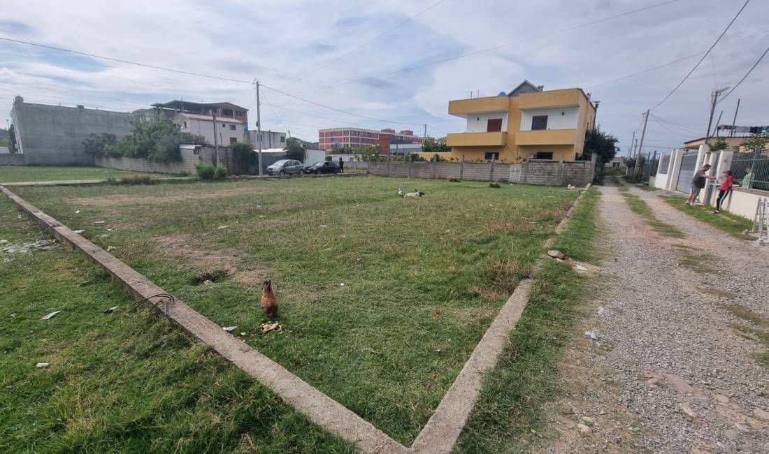 Shitet Toke ,mbas Ardenos /rruga per QTU  cmimi : 40,000Euro