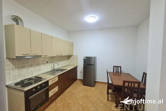 Shtepi ne shitje Apartament ne Tirane, 2+1, Mobilimi E mobiluar, Pagesa 132,000  Euro.