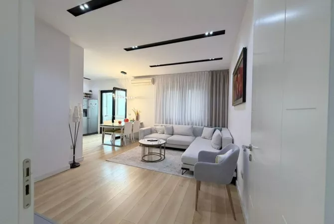 Shtepi ne shitje Apartament ne Tirane, 3+1, Mobilimi E mobiluar, Pagesa 250,000  Euro.