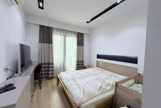 Shtepi ne shitje Apartament ne Tirane, 3+1, Mobilimi E mobiluar, Pagesa 250,000  Euro.