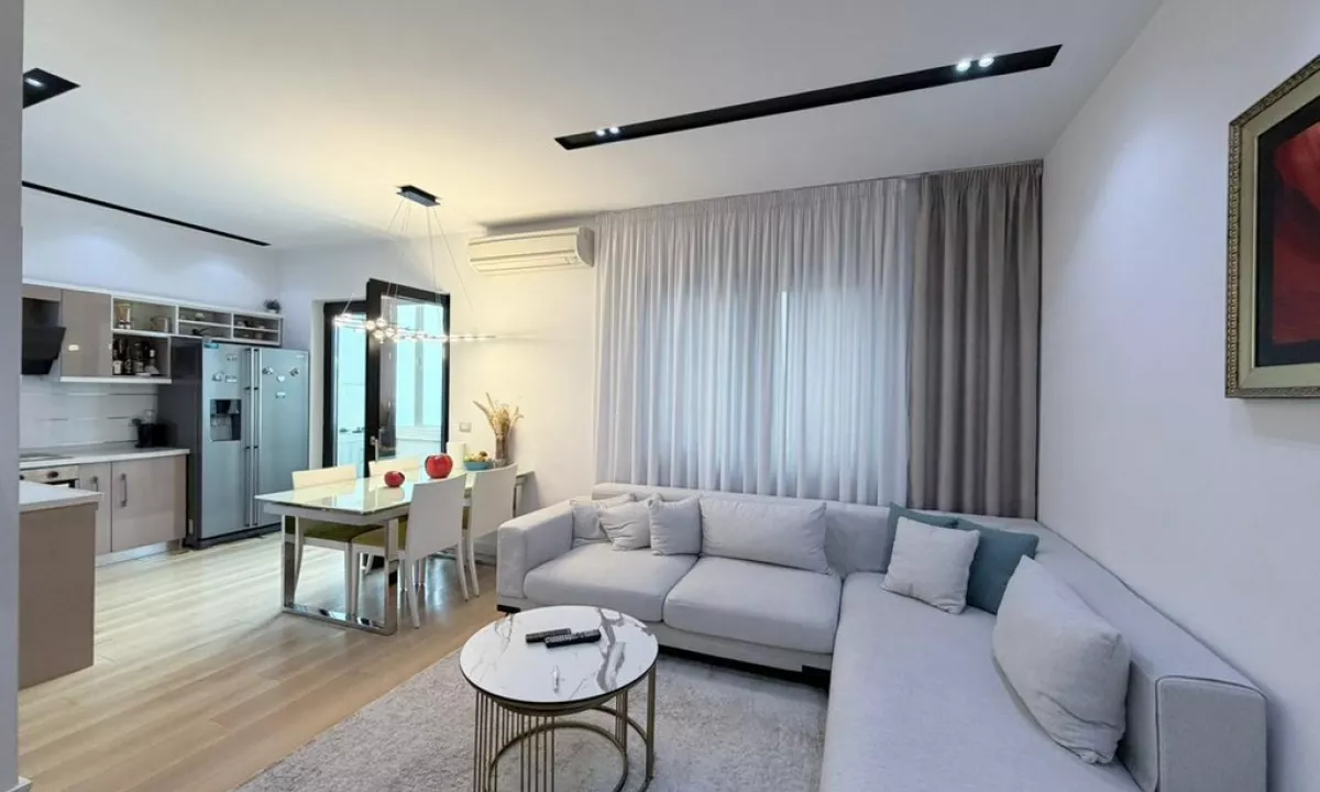 Shtepi ne shitje Apartament ne Tirane, 3+1, Mobilimi E mobiluar, Pagesa 250,000  Euro.