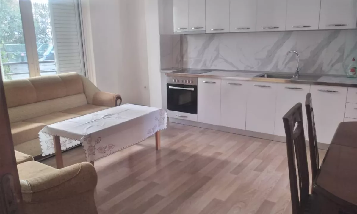 Shtepi me qera Apartament ne Tirane, 2+1, Mobilimi E mobiluar, Pagesa 400  Euro.