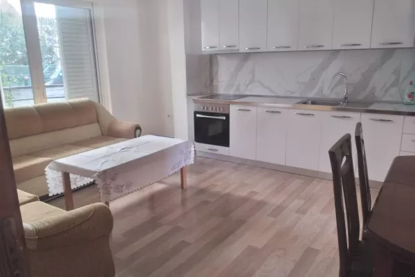 Jepet me qera apartament 2+1 pran Pasticeri Melisa Fresk