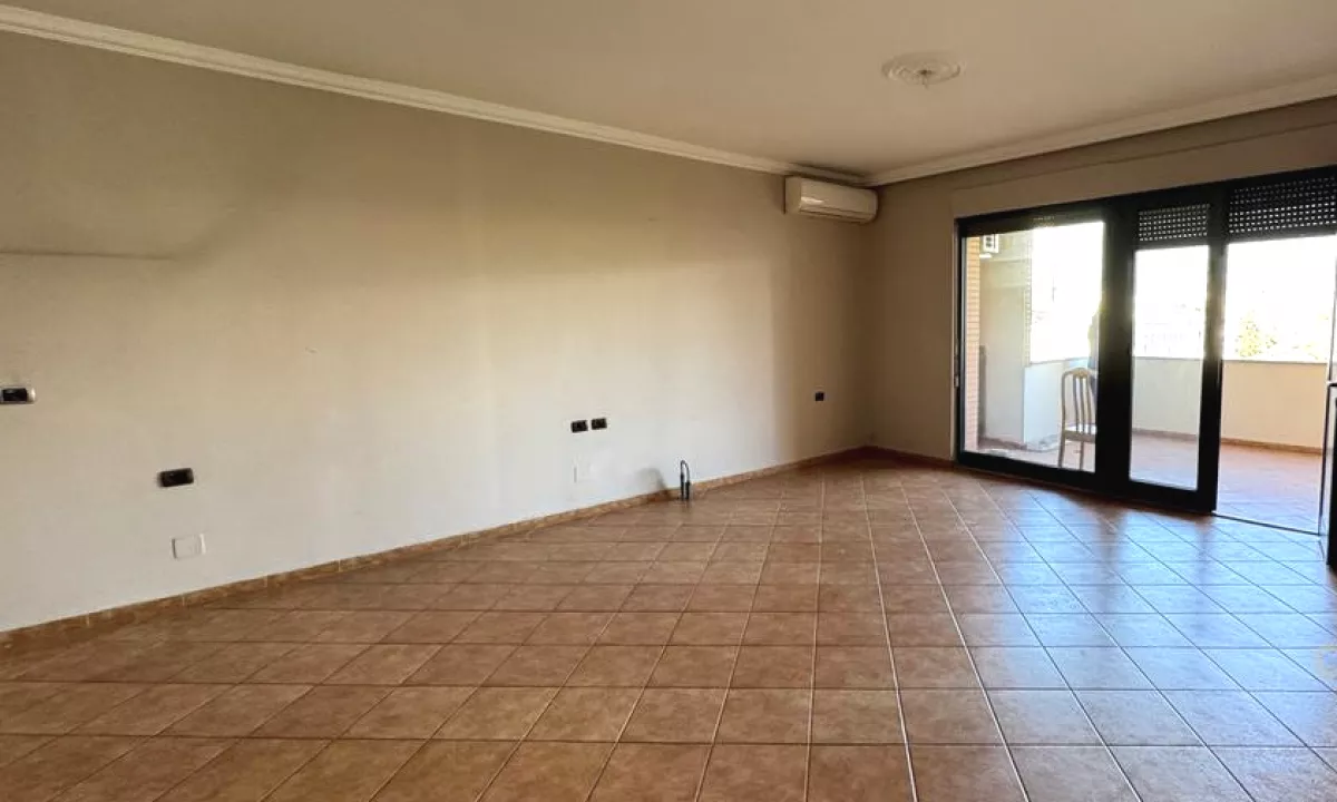 JEPET ME QIRA AMBJENT PER ZYRE NE ISH BLLOK !