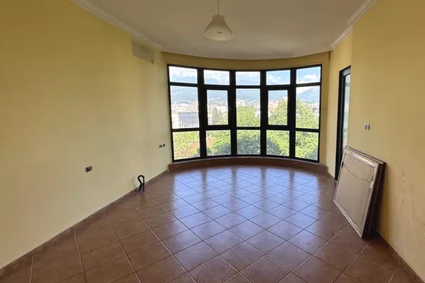 JEPET ME QIRA AMBJENT PER ZYRE NE ISH BLLOK !