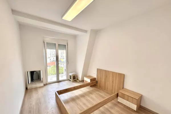 JEPET ME QERA PER ZYRA APARTAMENT TEK STADIUMIT AIR ALBANIA !