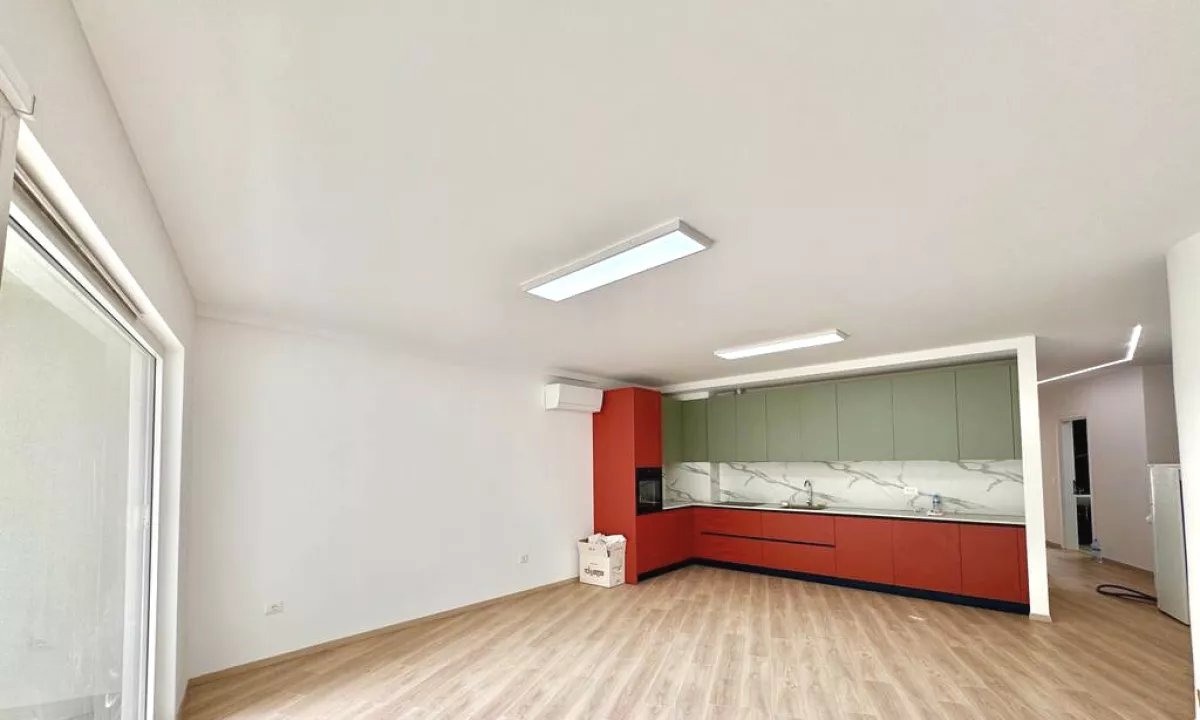 JEPET ME QERA PER ZYRA APARTAMENT TEK STADIUMIT AIR ALBANIA !