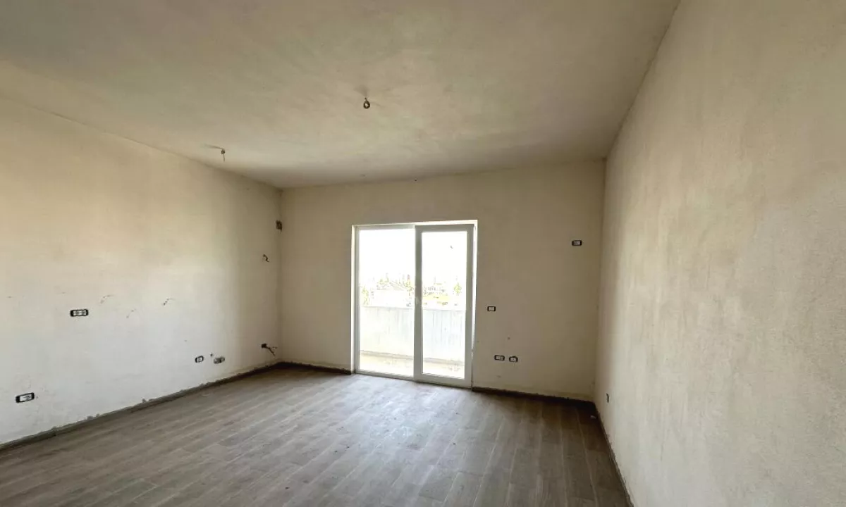 Shtepi ne shitje Apartament ne Tirane, 1+1, Mobilimi Bosh, pa mobiluar, Pagesa 103,000  Euro.