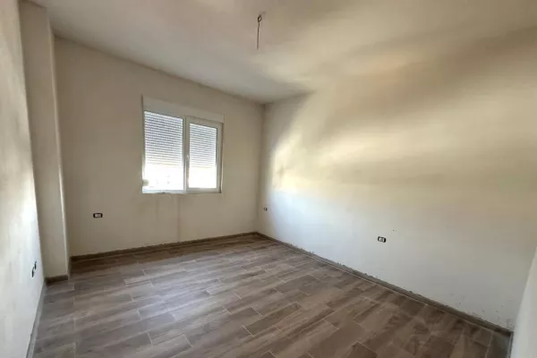 Shtepi ne shitje Apartament ne Tirane, 1+1, Mobilimi Bosh, pa mobiluar, Pagesa 103,000  Euro.
