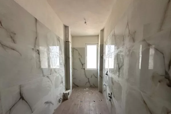 Shtepi ne shitje Apartament ne Tirane, 1+1, Mobilimi Bosh, pa mobiluar, Pagesa 103,000  Euro.