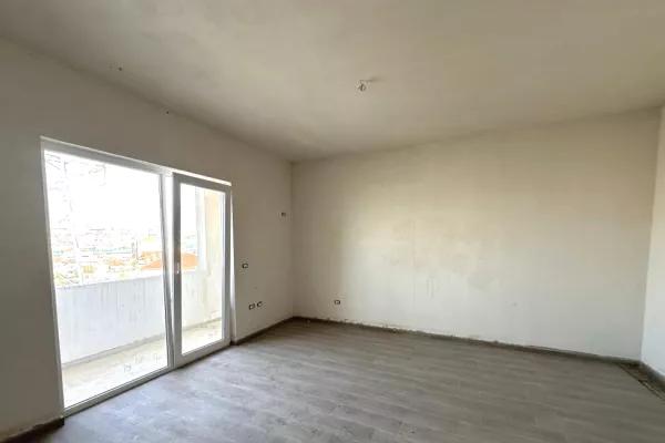 Shtepi ne shitje Apartament ne Tirane, 1+1, Mobilimi Bosh, pa mobiluar, Pagesa 103,000  Euro.