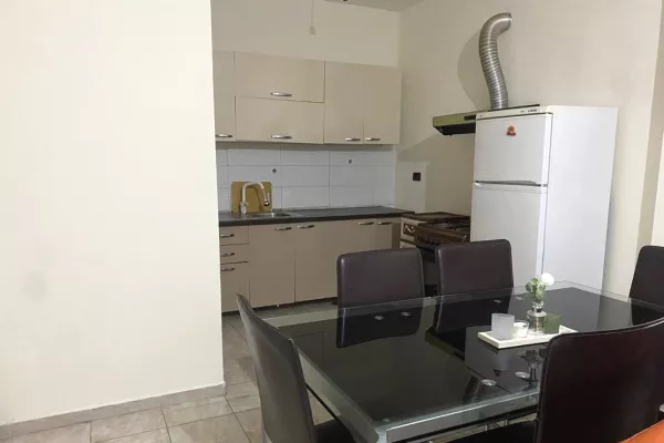 Shtepi me qera Apartament ne Tirane, 1+1, Mobilimi E mobiluar, Pagesa 400  Euro.