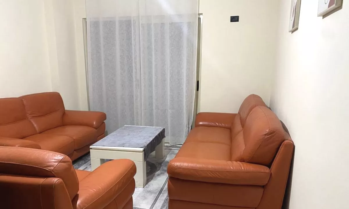 Shtepi me qera Apartament ne Tirane, 1+1, Mobilimi E mobiluar, Pagesa 400  Euro.