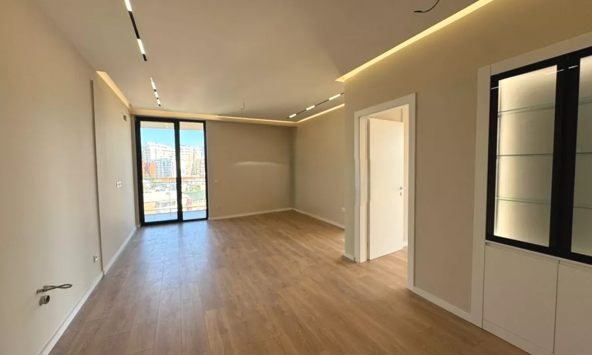 JAPIM APARTAMENT BOSH ME QIRA RRUGA MINE PEZA