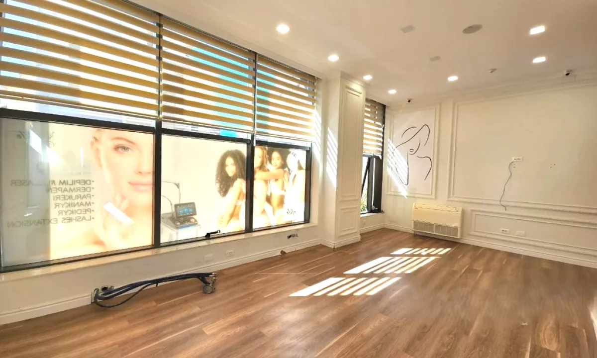 AMBJENT KOMERCIAL ME QIRA NE RRUGEN MYSLYM SHYRI