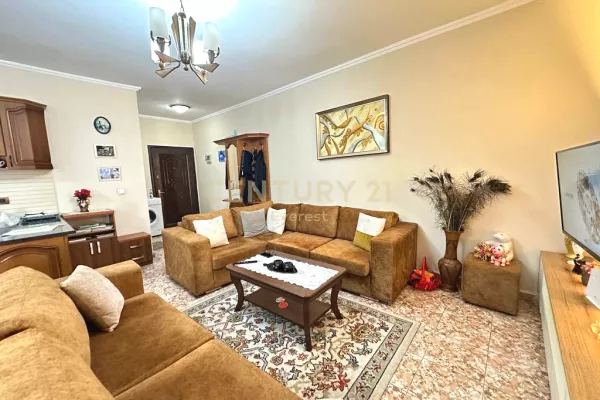 Shtepi ne shitje Apartament ne Tirane, 2+1, Mobilimi E mobiluar, Pagesa 150,000  Euro.