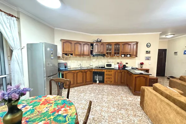 Shtepi ne shitje Apartament ne Tirane, 2+1, Mobilimi E mobiluar, Pagesa 150,000  Euro.