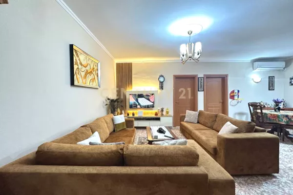 Shtepi ne shitje Apartament ne Tirane, 2+1, Mobilimi E mobiluar, Pagesa 150,000  Euro.