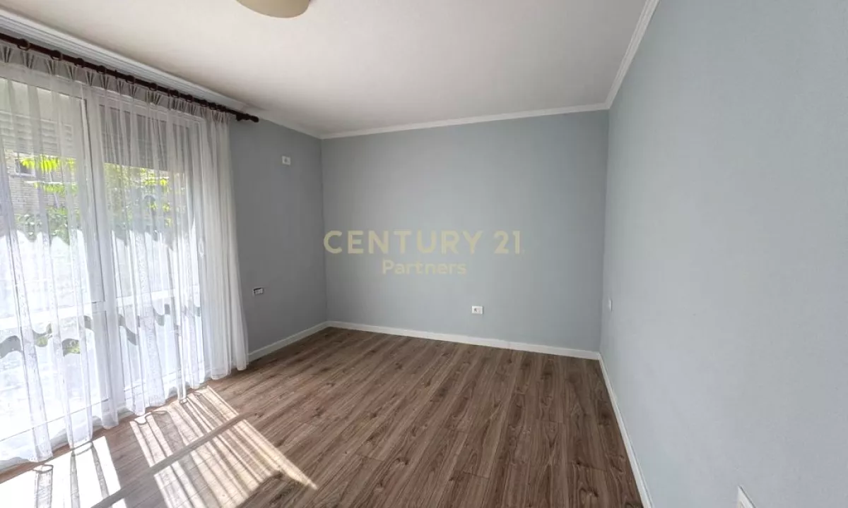 Shtepi ne shitje Apartament ne Tirane, 2+1, Mobilimi E mobiluar, Pagesa 135,000  Euro.