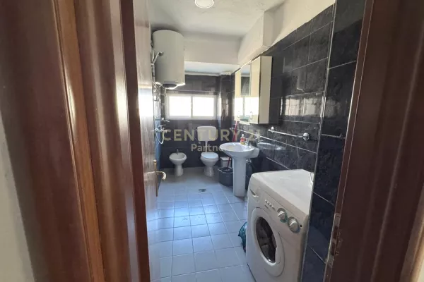 Shtepi ne shitje Apartament ne Tirane, 2+1, Mobilimi E mobiluar, Pagesa 135,000  Euro.