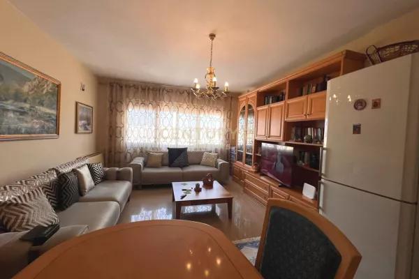Shtepi ne shitje Apartament ne Tirane, 2+1, Mobilimi E mobiluar, Pagesa 215,000  Euro.