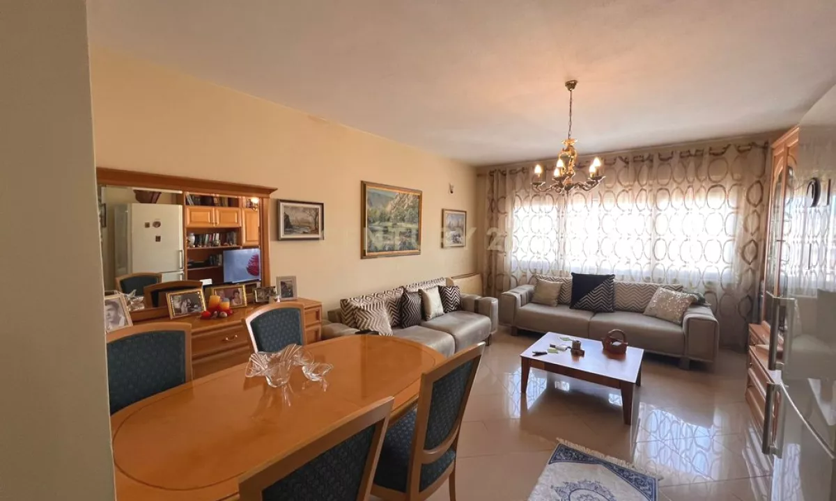 Shtepi ne shitje Apartament ne Tirane, 2+1, Mobilimi E mobiluar, Pagesa 215,000  Euro.
