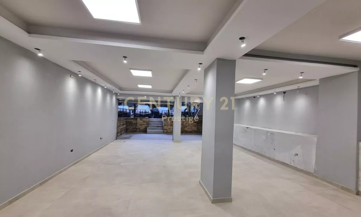 AMBIENT KOMERCIAL NE SHITJE PRANE RRUGES "HOXHA TAHSIM", TIRANE!