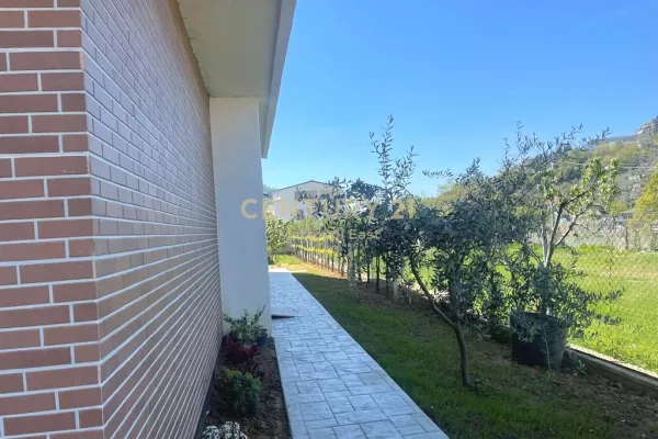 Business Property for Rent 5+1 in Tirana - 3,500 Euro