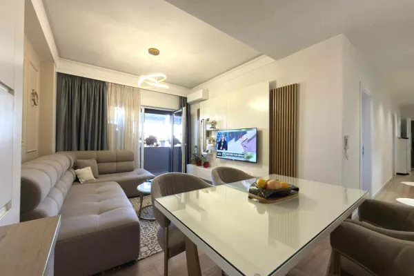 Shtepi ne shitje Apartament ne Tirane, 2+1, Mobilimi E mobiluar, Pagesa 260,000  Euro.