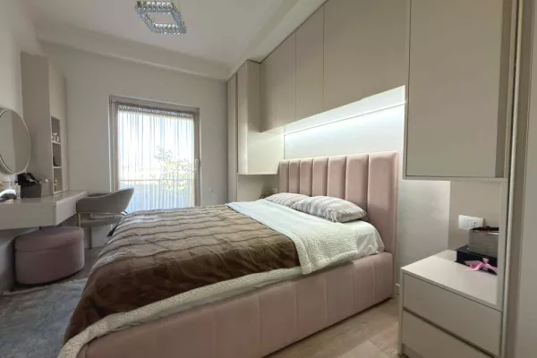 Shtepi ne shitje Apartament ne Tirane, 2+1, Mobilimi E mobiluar, Pagesa 260,000  Euro.