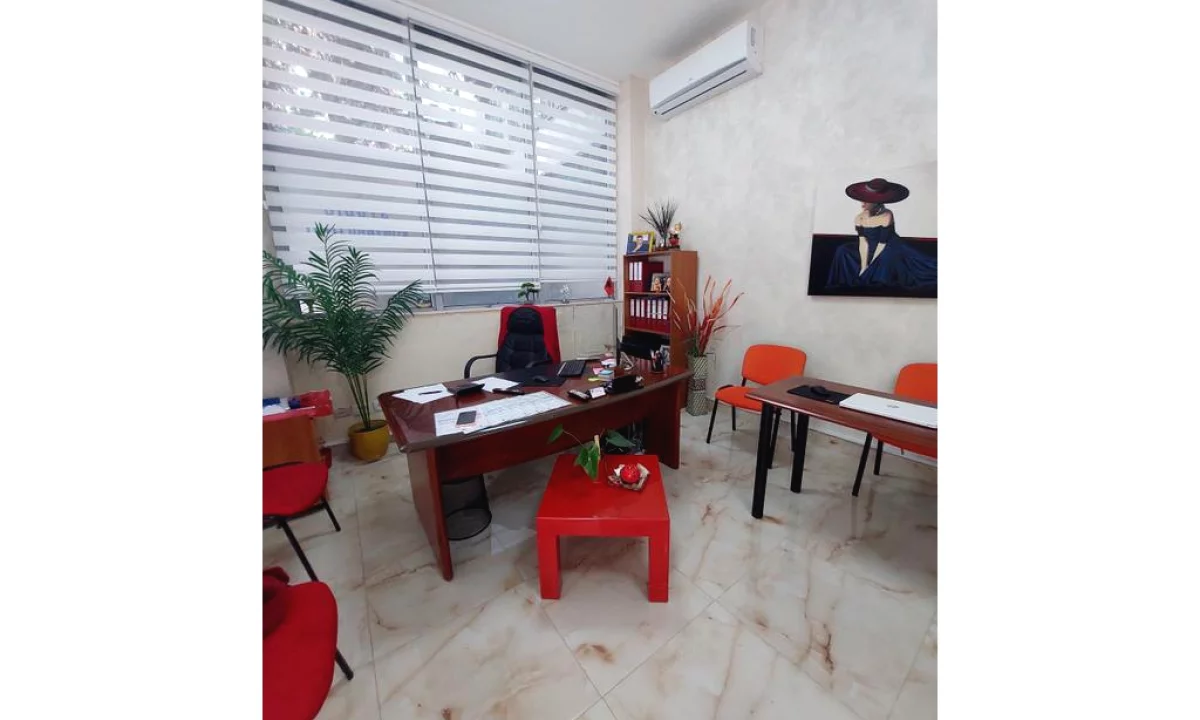 Shitet Dyqan / Zyre te Ish Ekspozita !