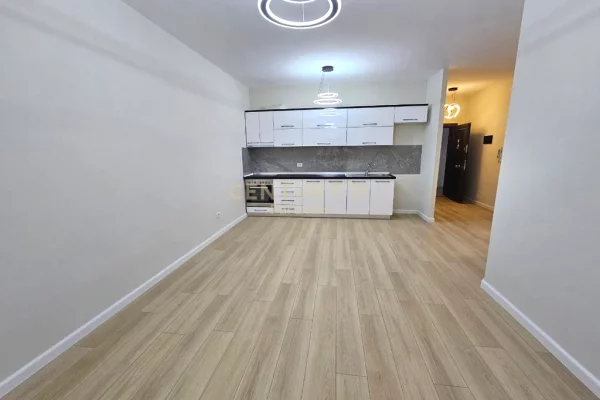 Shtepi ne shitje Apartament ne Tirane, 2+1, Mobilimi Bosh, pa mobiluar, Pagesa 135,000  Euro.