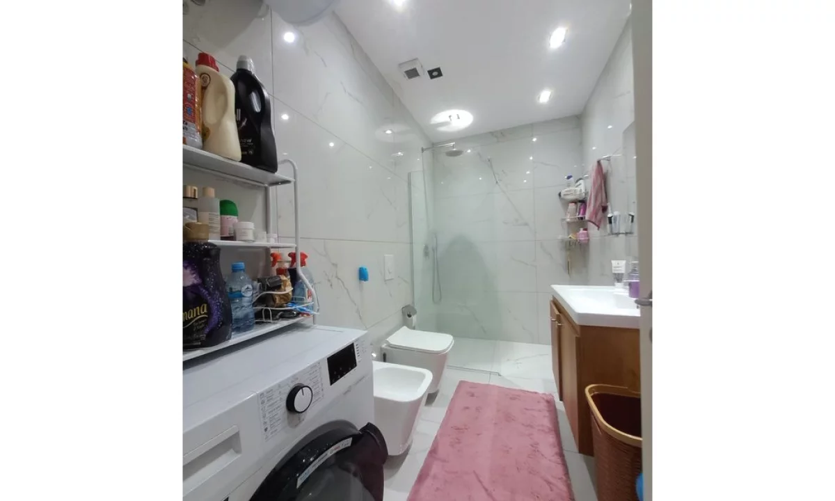 Shtepi ne shitje Apartament ne Tirane, 2+1, Mobilimi E mobiluar, Pagesa 145,000  Euro.