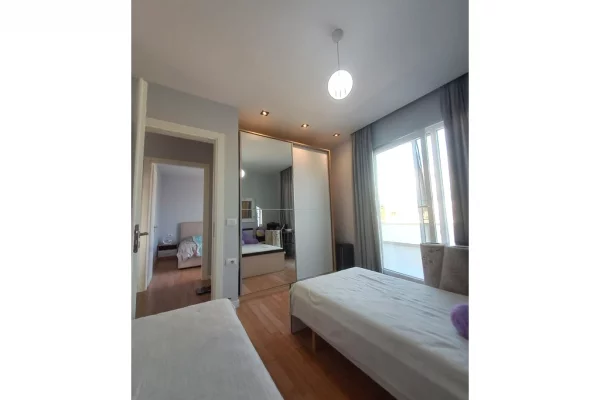 Shtepi ne shitje Apartament ne Tirane, 2+1, Mobilimi E mobiluar, Pagesa 145,000  Euro.