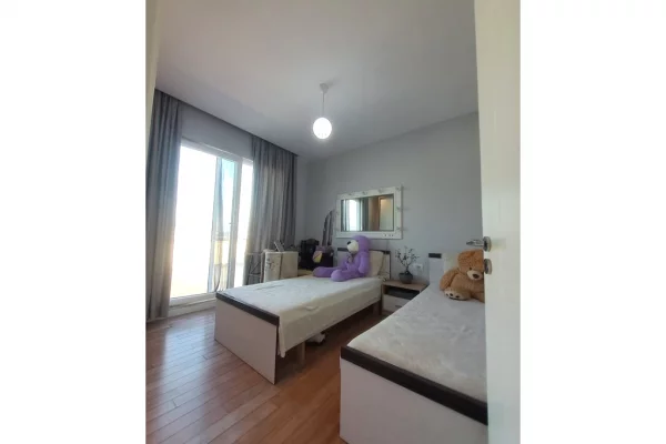 Shtepi ne shitje Apartament ne Tirane, 2+1, Mobilimi E mobiluar, Pagesa 145,000  Euro.