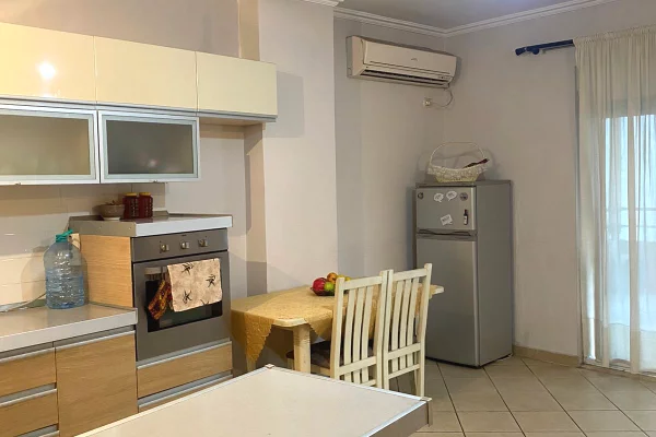 Shtepi ne shitje Apartament ne Tirane, 2+1, Mobilimi E mobiluar, Pagesa 190,000  Euro.