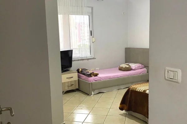 Shtepi ne shitje Apartament ne Tirane, 2+1, Mobilimi E mobiluar, Pagesa 190,000  Euro.