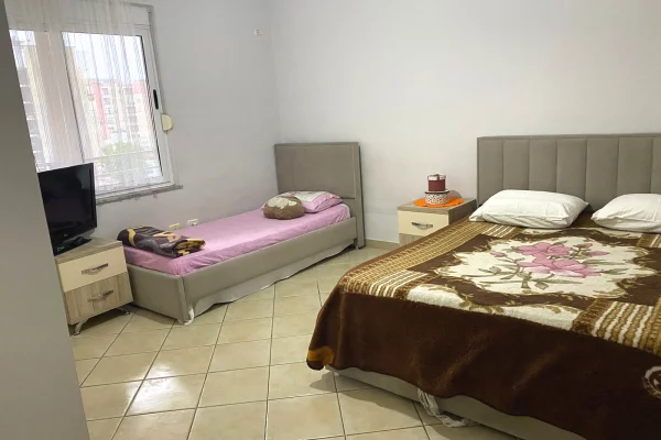 Shtepi ne shitje Apartament ne Tirane, 2+1, Mobilimi E mobiluar, Pagesa 190,000  Euro.