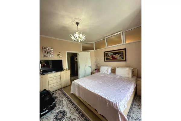 Shtepi ne shitje Apartament ne Tirane, 2+1, Mobilimi E mobiluar, Pagesa 250,000  Euro.